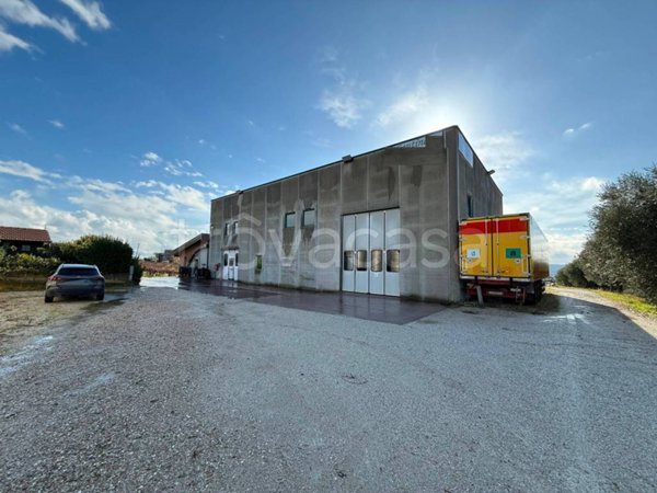 locale commerciale in vendita a Corropoli