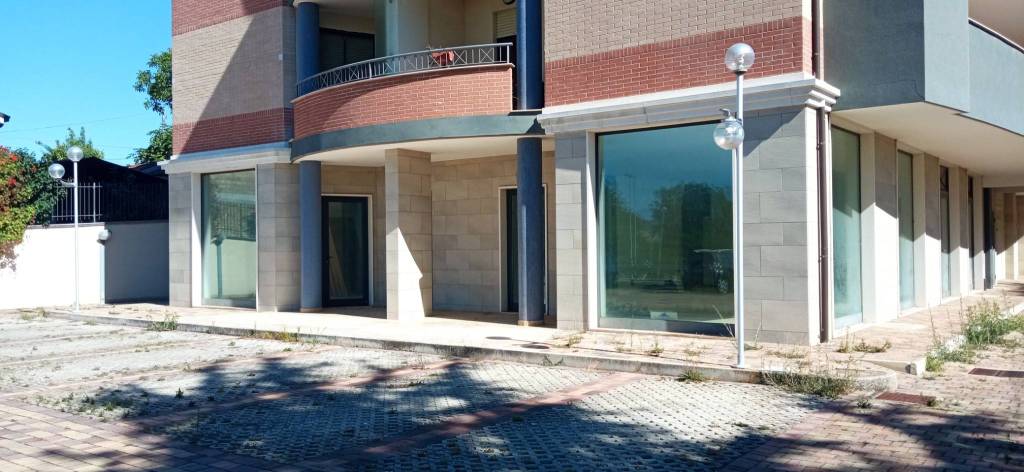 negozio in vendita a Corropoli