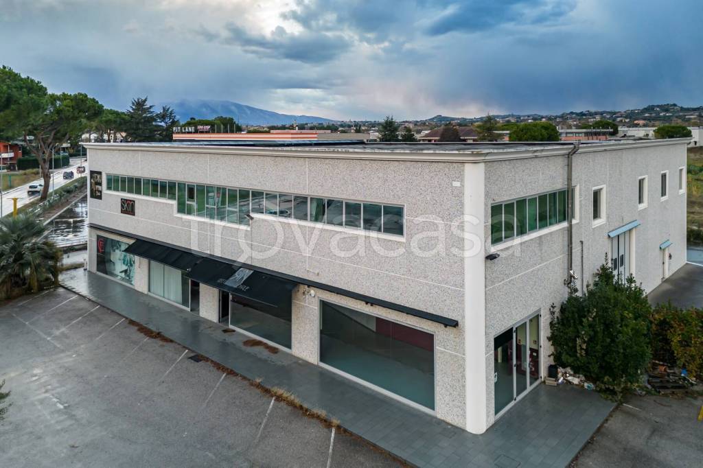 locale commerciale in vendita a Corropoli