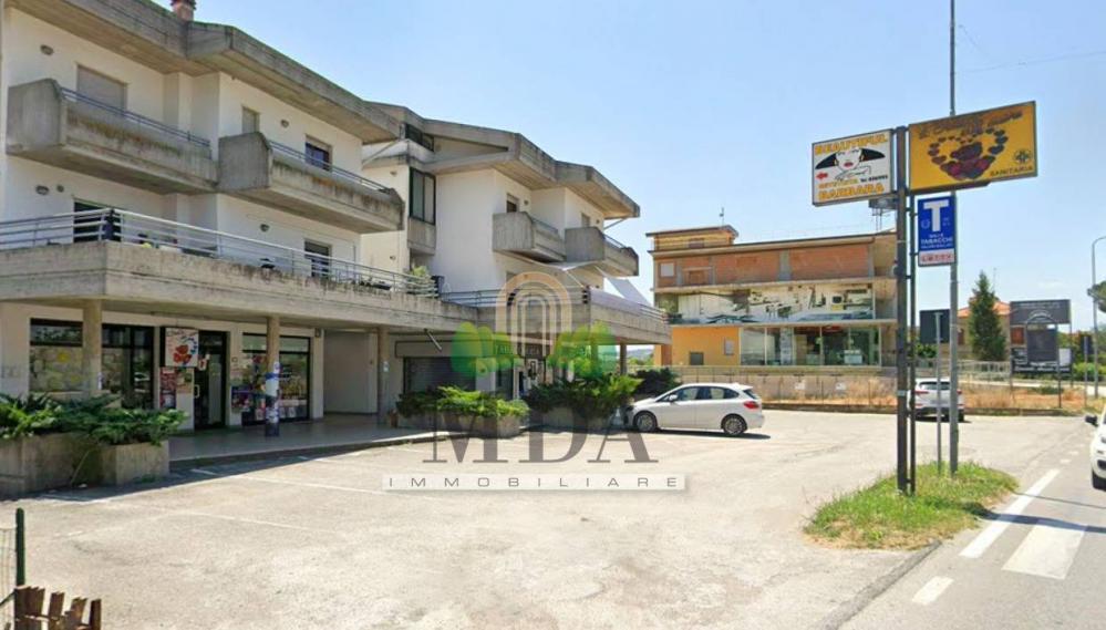 locale commerciale in vendita a Corropoli