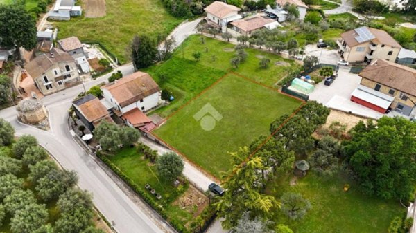terreno edificabile in vendita a Corropoli in zona Ravigliano