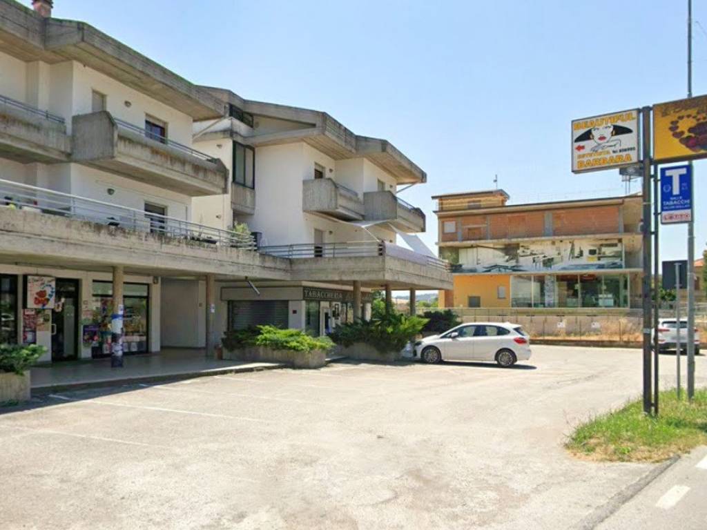 negozio in vendita a Corropoli in zona Montagnola