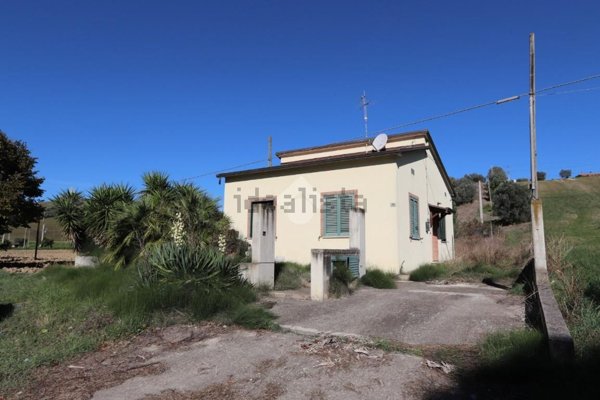 casa indipendente in vendita a Corropoli in zona Ravigliano
