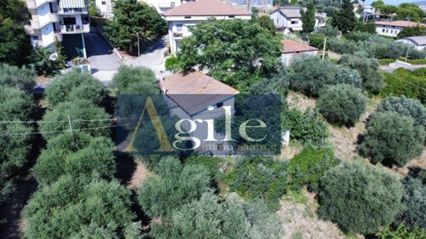 casa indipendente in vendita a Corropoli in zona Ravigliano