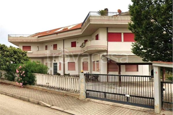 locale commerciale in vendita a Corropoli in zona Ravigliano