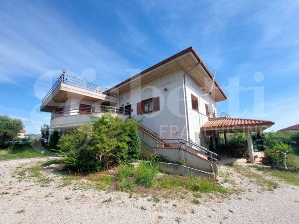 casa indipendente in vendita a Corropoli in zona Montagnola