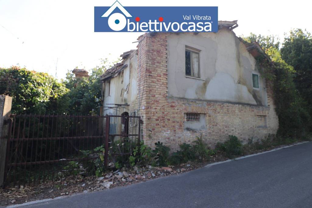casa indipendente in vendita a Corropoli in zona Accattapane