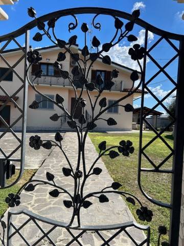 casa indipendente in vendita a Corropoli in zona Ravigliano