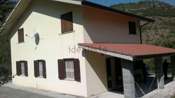 casa indipendente in vendita a Cortino in zona Piano Fiumata