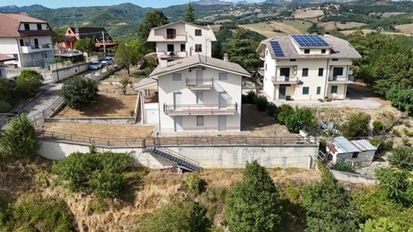 casa indipendente in vendita a Cortino