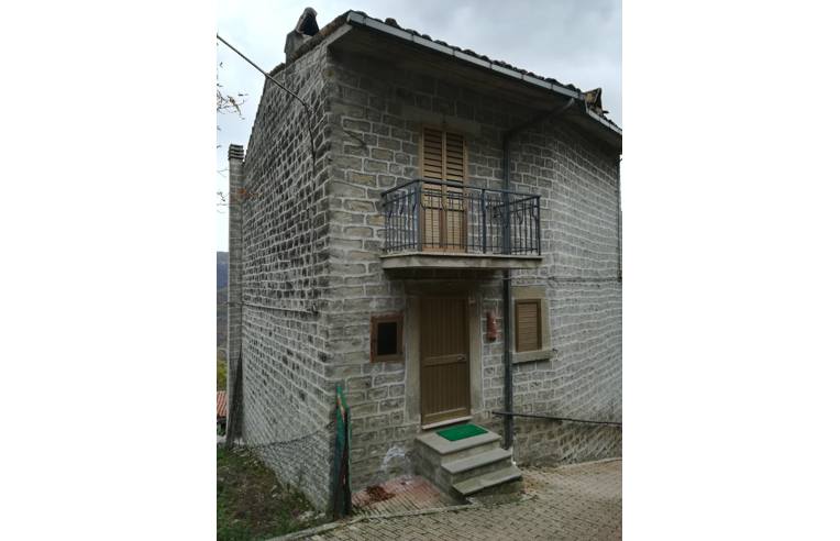 casa indipendente in vendita a Crognaleto in zona Poggio Umbricchio