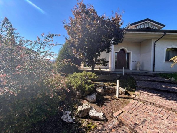 casa indipendente in vendita a Rocca de' Baldi