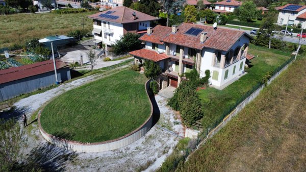casa indipendente in vendita a Rocca de' Baldi