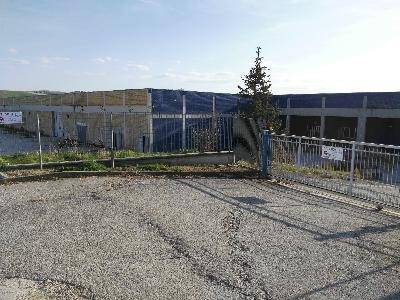 locale commerciale in vendita a Giulianova in zona Colleranesco