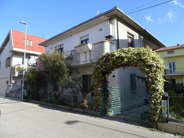casa indipendente in vendita a Giulianova in zona Villa Pozzoni