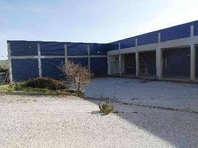 locale commerciale in vendita a Giulianova in zona Colleranesco