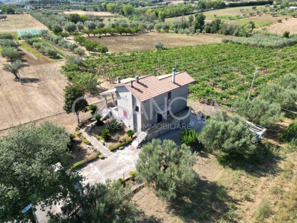casa indipendente in vendita a Giulianova in zona Case di Trento