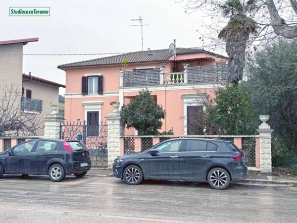 casa semindipendente in vendita a Giulianova