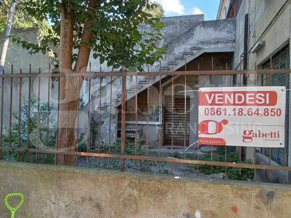 locale di sgombero in vendita a Giulianova