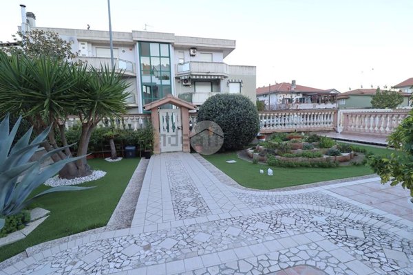 casa indipendente in vendita a Giulianova