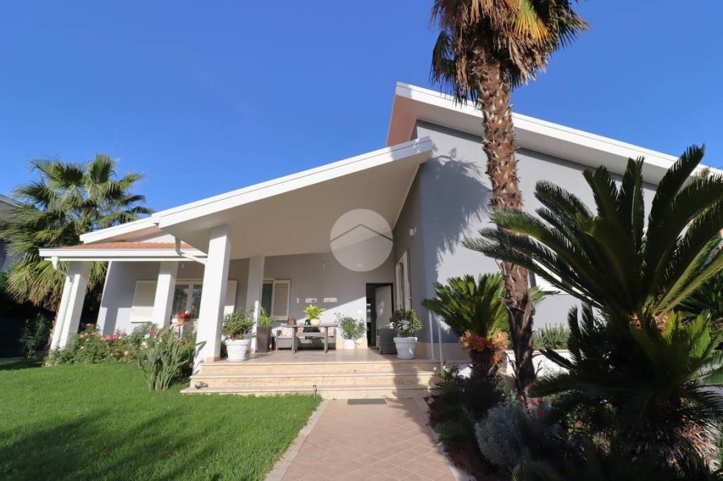 casa indipendente in vendita a Giulianova