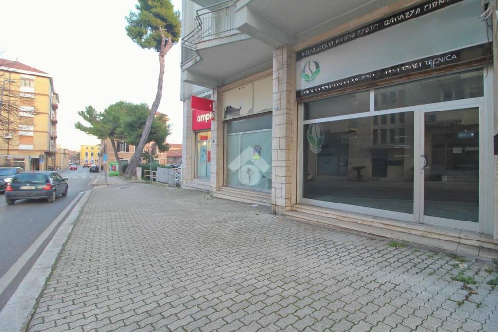 negozio in vendita a Giulianova