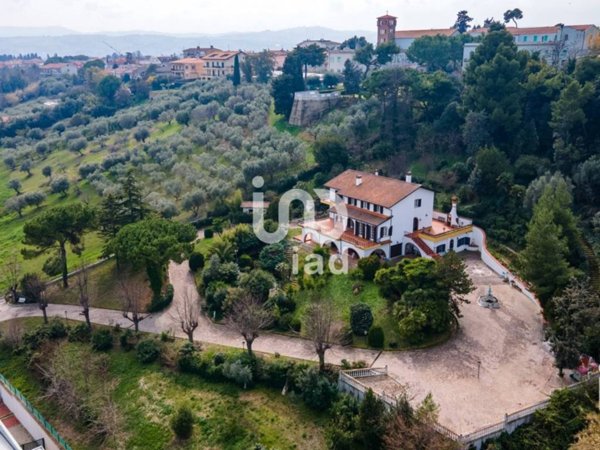 casa indipendente in vendita a Giulianova