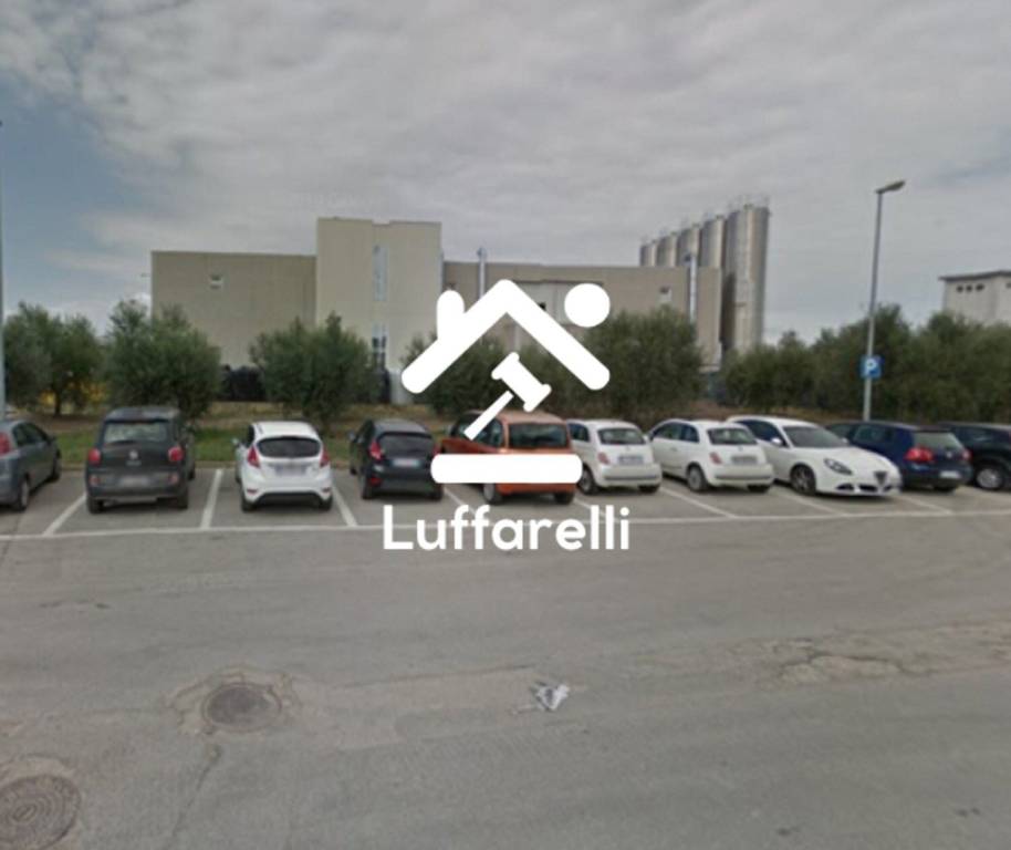 locale commerciale in vendita a Giulianova in zona Colleranesco
