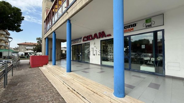 locale di sgombero in vendita a Giulianova