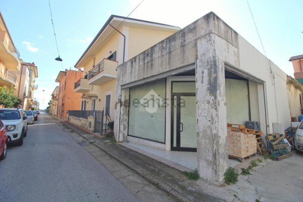 locale commerciale in vendita a Giulianova
