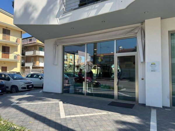locale commerciale in vendita a Giulianova