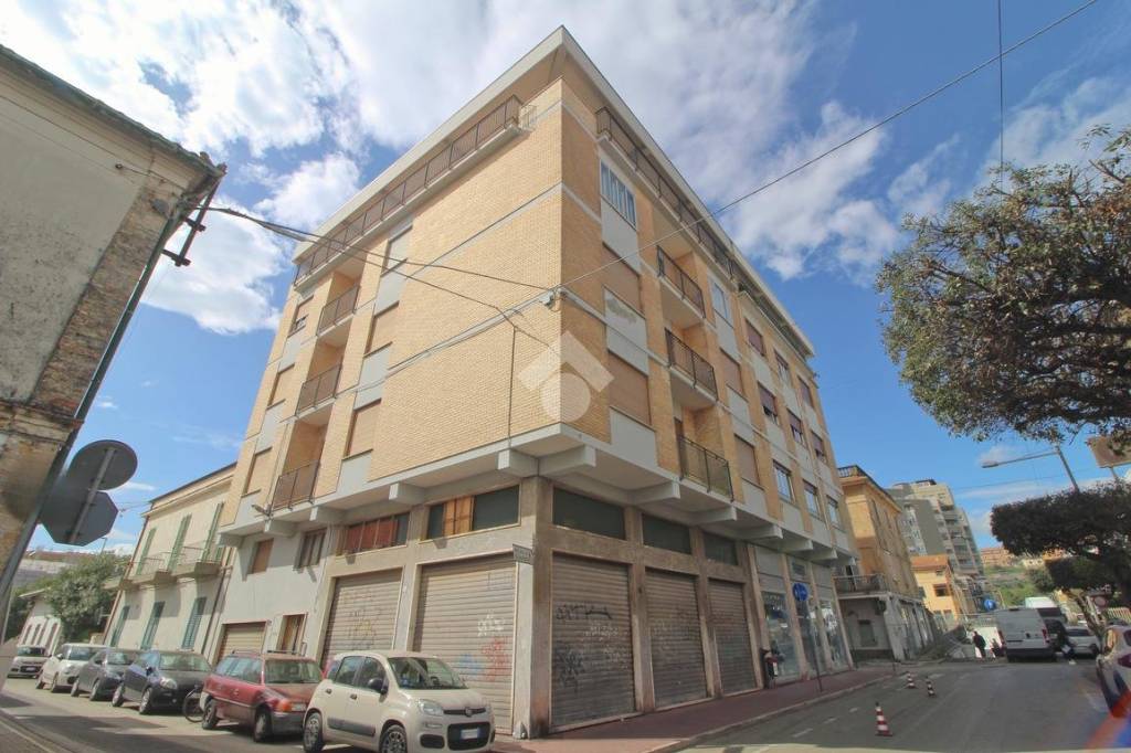 casa indipendente in vendita a Giulianova