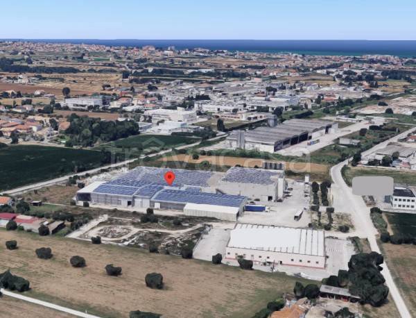locale commerciale in vendita a Giulianova in zona Colleranesco