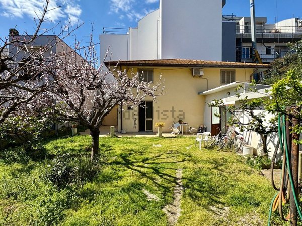 casa indipendente in vendita a Giulianova