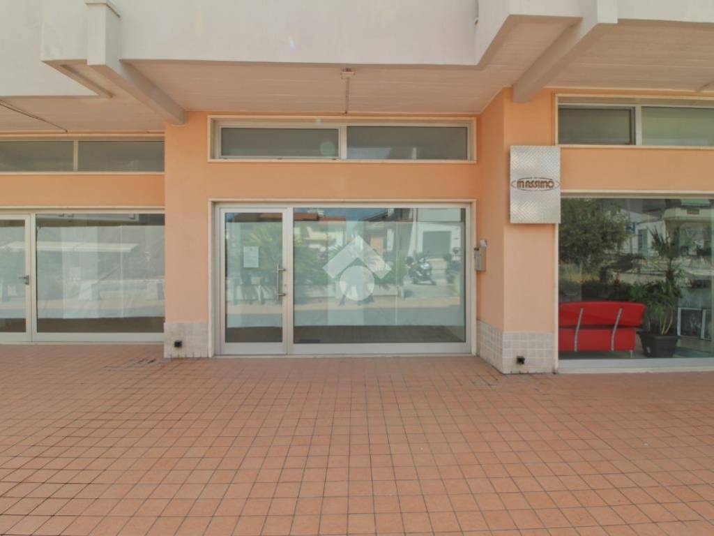 negozio in vendita a Giulianova