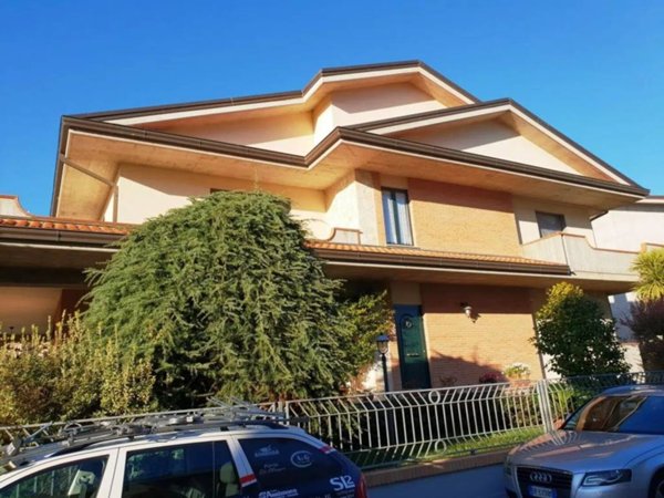 casa indipendente in vendita a Giulianova