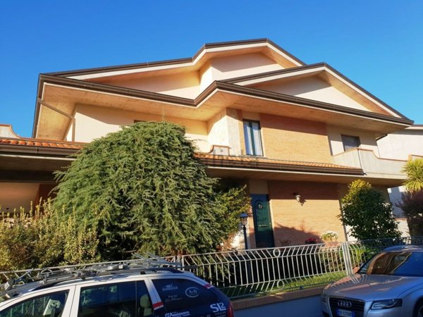 casa indipendente in vendita a Giulianova