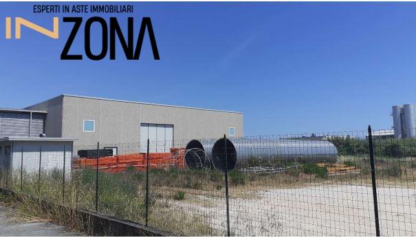 negozio in vendita a Giulianova in zona Colleranesco