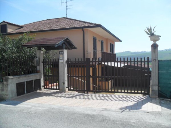 appartamento in vendita a Giulianova in zona Colleranesco