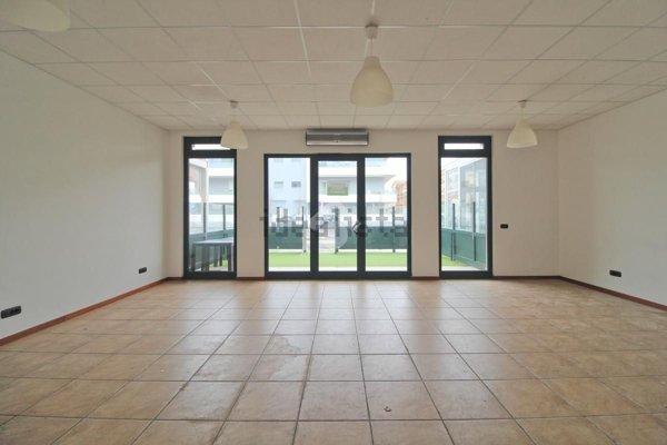 locale commerciale in vendita a Giulianova
