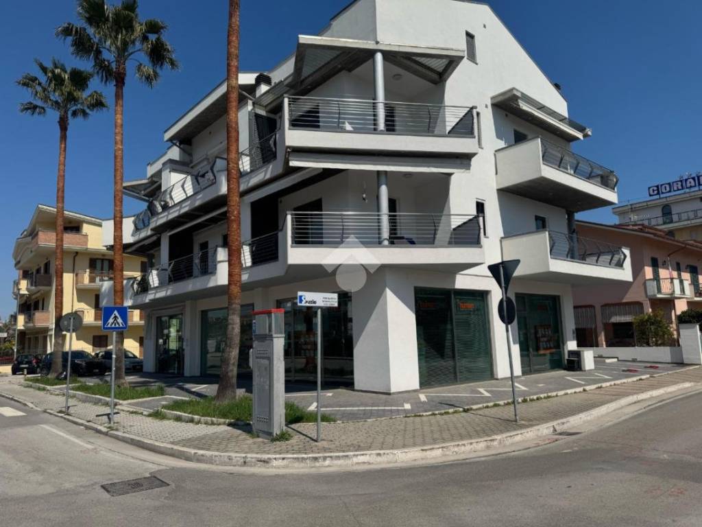 negozio in vendita a Giulianova