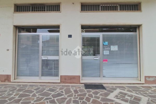 locale commerciale in vendita a Giulianova