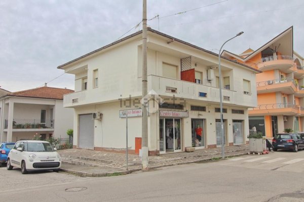 locale commerciale in vendita a Giulianova