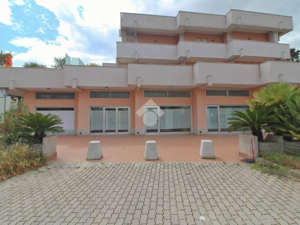 negozio in vendita a Giulianova