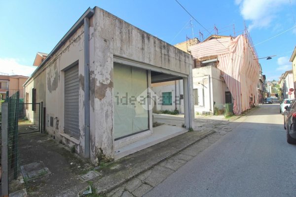 locale commerciale in vendita a Giulianova