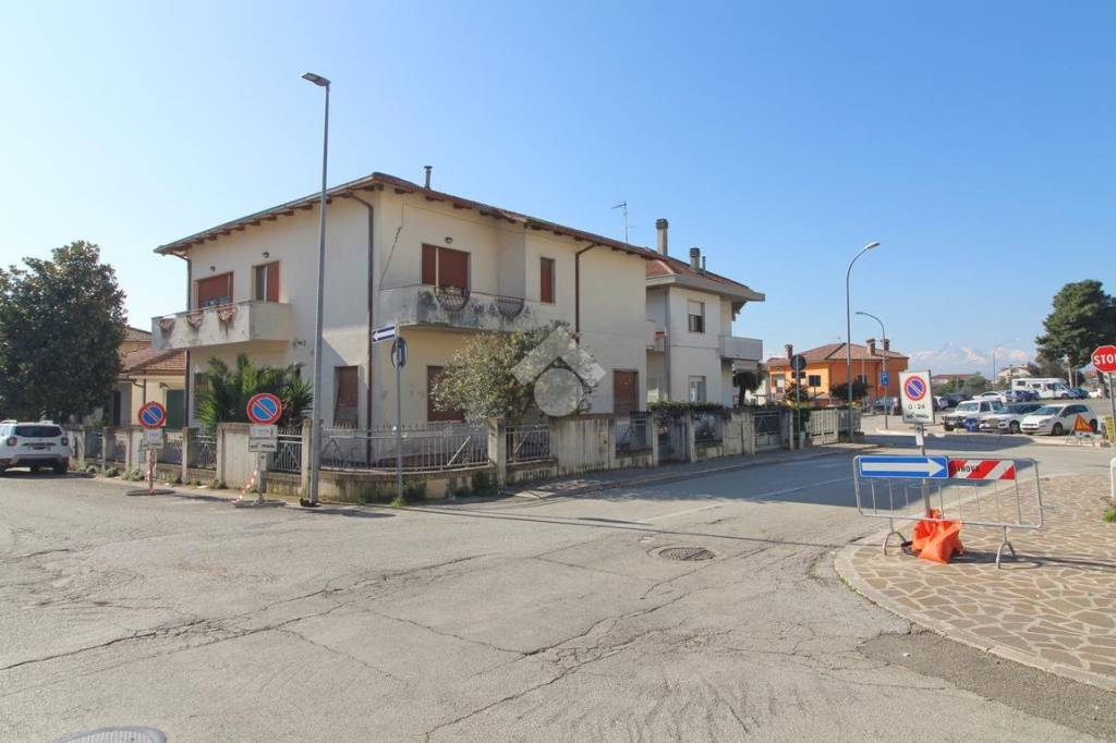 casa indipendente in vendita a Giulianova