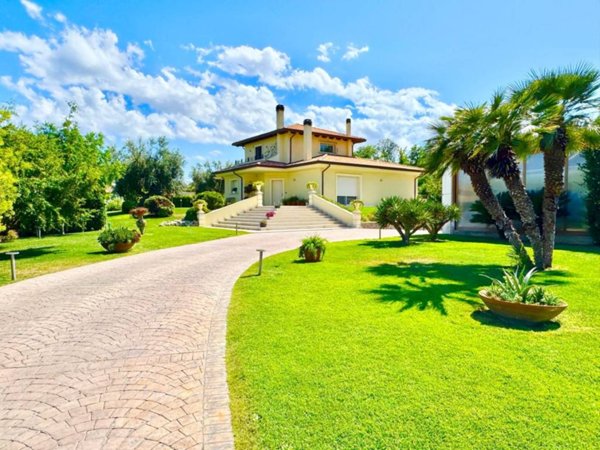 casa indipendente in vendita a Giulianova