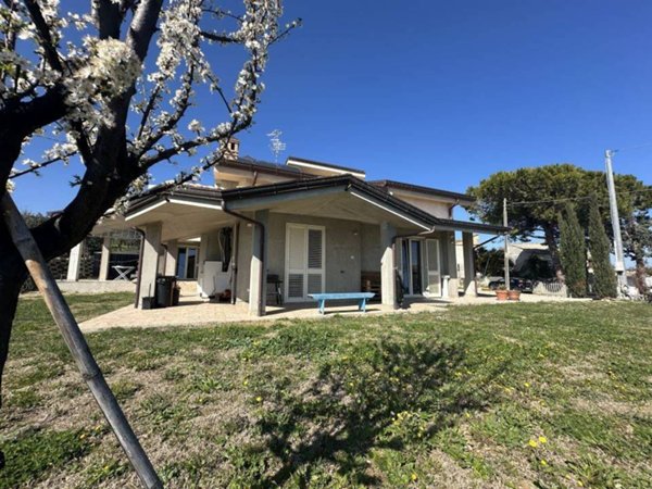 casa indipendente in vendita a Giulianova in zona Villa Pozzoni