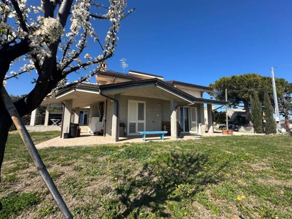 casa indipendente in vendita a Giulianova