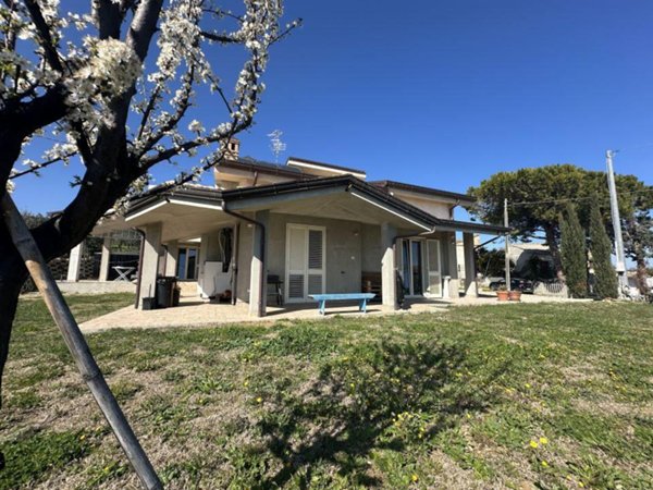 casa indipendente in vendita a Giulianova
